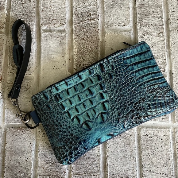 Cowhide Wristlet Clutch Leather Cowhide Zipper Embossed Leather Crossbody bag - Picture 5 of 11